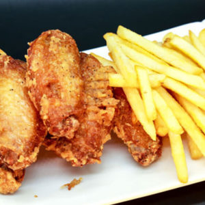 3 CHICKEN WINGS & CHIPS (FRENCH FRIES)